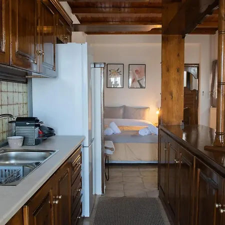 Stathohouse - Peaceful Balcony Retreat In