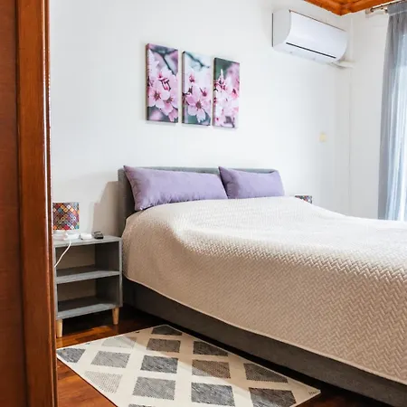 Stathohouse - Peaceful Balcony Retreat In *